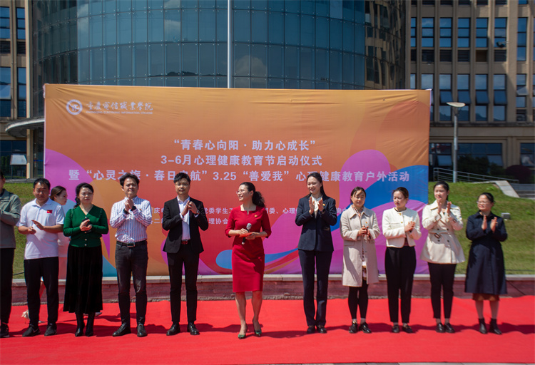 iTyf_1711601436311073740.jpg 领导合照.jpg