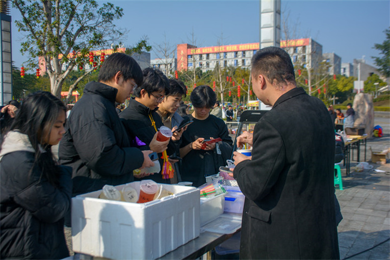 HvUF_1737202992018055918.jpg 37.jpg